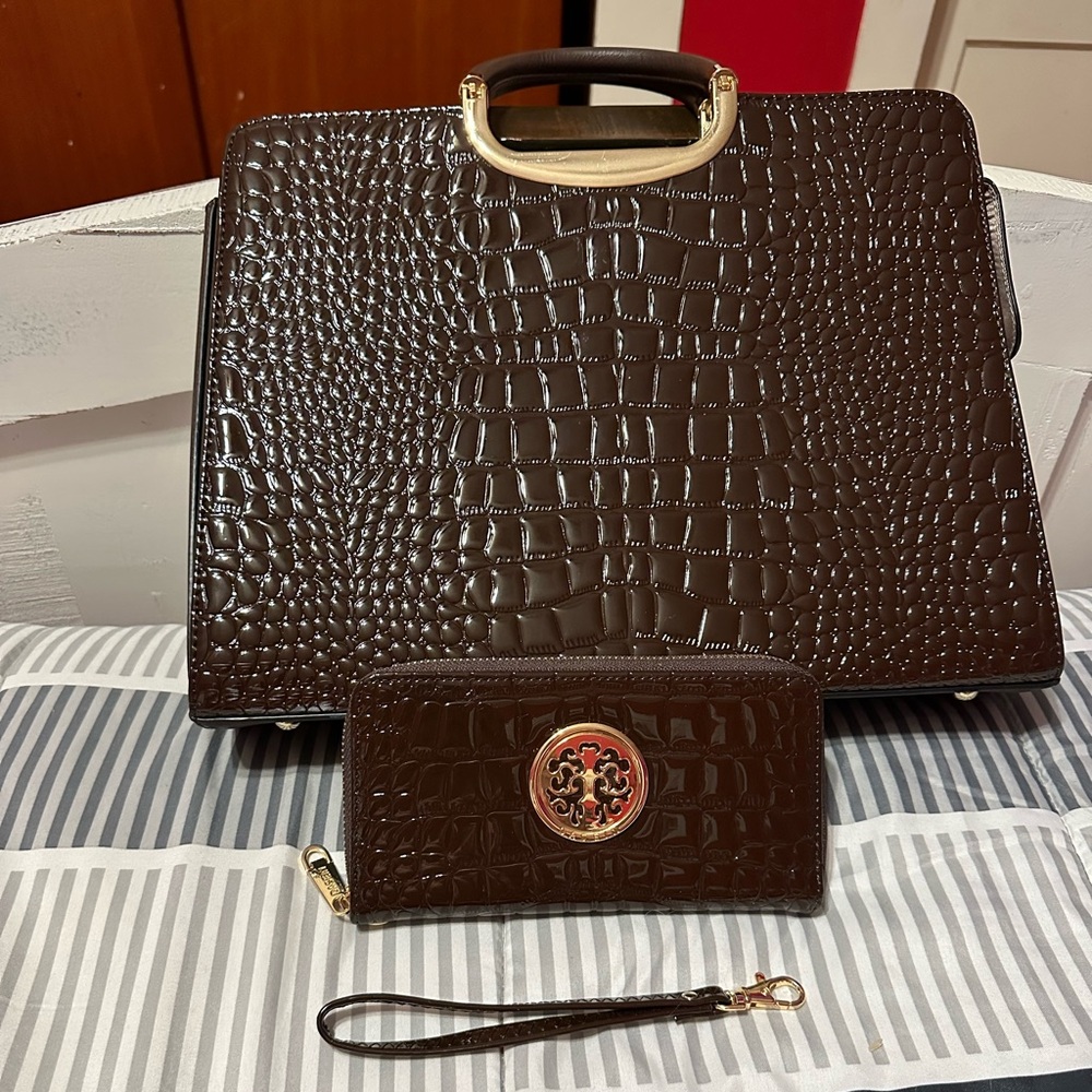 Dasein purse with matching wallet. Will trade for a Brahmin wallet